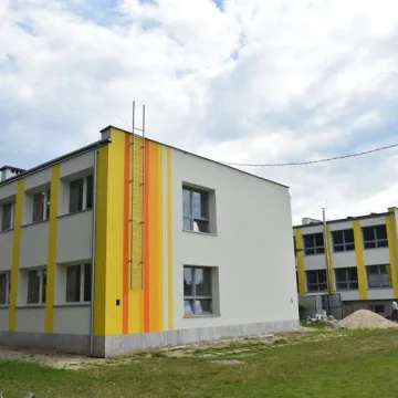 PSP 10 w Radomsku będzie ekologiczna. Trwa termomodernizacja obiektu