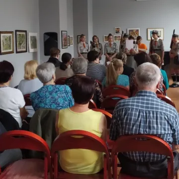 Harcerze w hołdzie powstańcom warszawskim