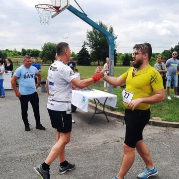 Ponad setka biegaczy stanęła na starcie biegu ulicznego w Radomsku
