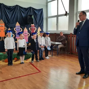 Ślubowanie pierwszaków w PSP nr 8 w Radomsku