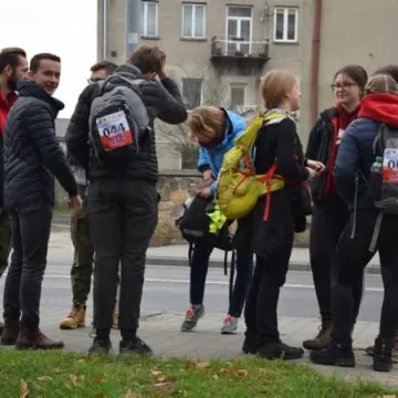 Wyruszyli na trasę VIII Pieszego Maratonu Niepodległości