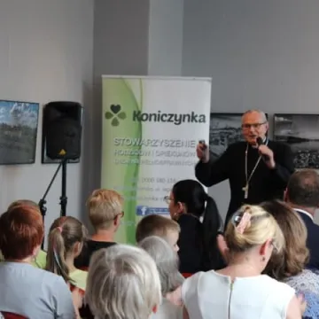 Koncert biskupa Antoniego Długosza dla Koniczynki w Muzeum