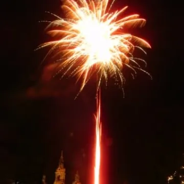 Noworoczne fajerweki na placu 3 Maja