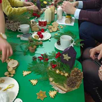Przedszkolaki z PP nr 10 w Radomsku robiły świąteczne stroiki