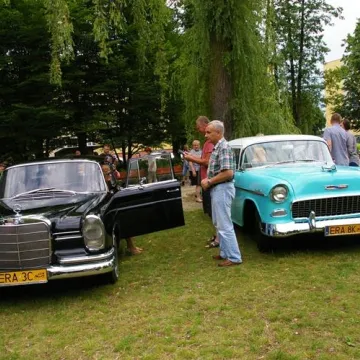 Zabytkowe pojazdy zaparkowały w Radomsku