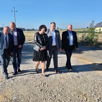 Pow. piotrkowski: rusza kolejnych 10 inwestycji na drogach powiatowych