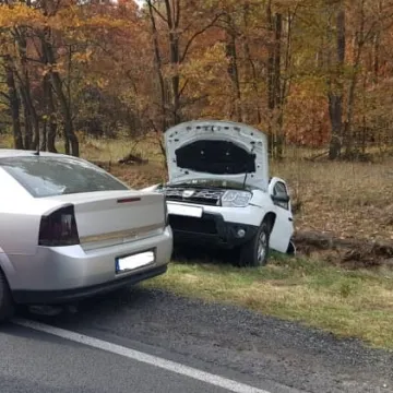 W Bobrach k. Radomska zderzyły się dwa samochody