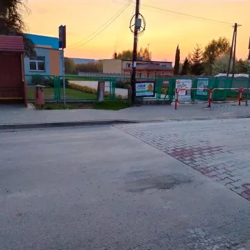 Radomsko: kolejne przejścia dla pieszych są wynoszone