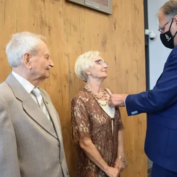 „Złoci” małżonkowie odznaczeni medalami