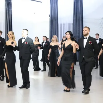 Studniówka uczniów „Drzewniaka” w Kobielach Wielkich