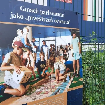 Uliczna wystawa „Parlamentaryzm węgierski” w Radomsku