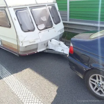 Karambol na A1 na wysokości Dobryszyc.  Trzy niezależne kolizje w jednym czasie