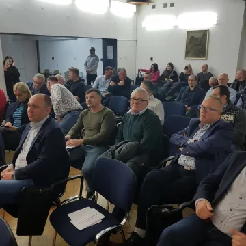 W Radomsku debatowano nad przyszłością starego basenu