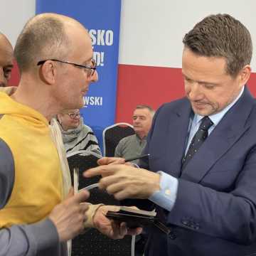 [WIDEO] Polska jest bezpieczna. Tak dla rozwoju nowoczesnych technologii. Rafał Trzaskowski z wizytą w Radomsku