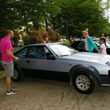 Zabytkowe pojazdy zaparkowały w Radomsku