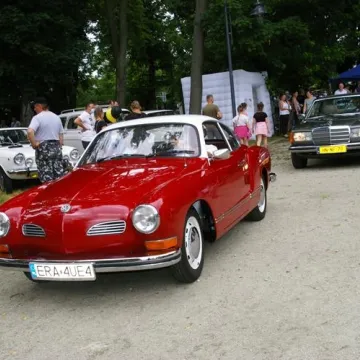 Zabytkowe pojazdy zaparkowały w Radomsku