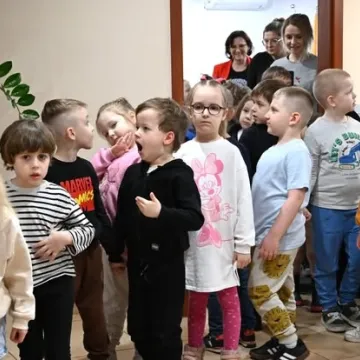 Przedszkolaki  z PP nr 10 z wizytą w Starostwie Powiatowym w Radomsku