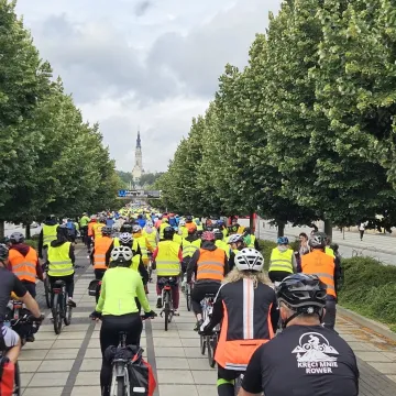 Rowerzyści z Radomska nie zawiedli. Mimo deszczu pojechali na pielgrzymkę