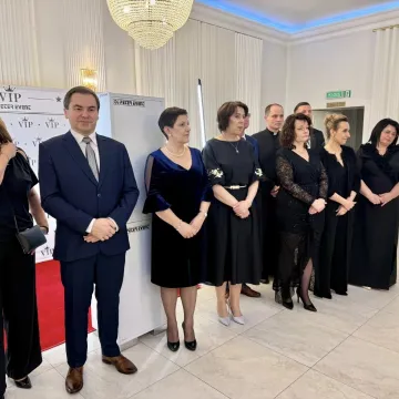 Odliczanie do matury rozpoczęło się eleganckim balem w LO Przedborzu