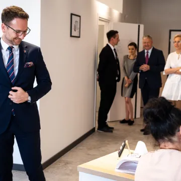 Łódzka Specjalna Strefa Ekonomiczna przekaże 5 mln zł na szkolenia dla uchodźców z Ukrainy