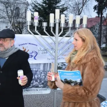 Zapalili chanukowe świece na placu 3 Maja w Radomsku