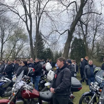Tłumy motocyklistów i mieszkańców w Strzałkowie. Kolejna Moto Święconka za nami