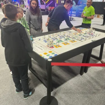 Szkoły z powiatu radomszczańskiego na Turnieju Ligi Robotów