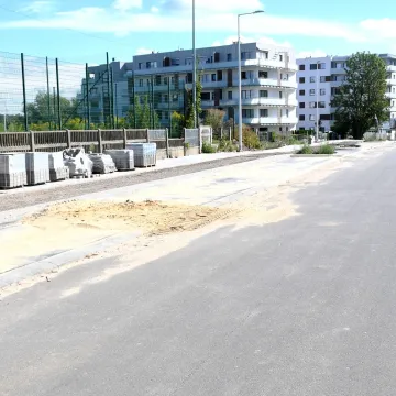 Piotrków Tryb.: trwają prace brukarskie na ul. Broniewskiego