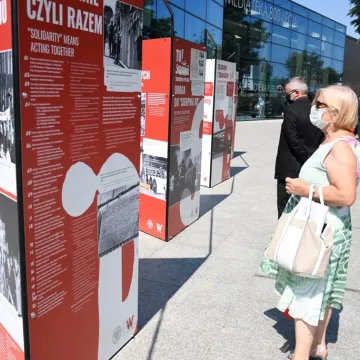 Piotrków Tryb.: wystawa o Solidarności otwarta