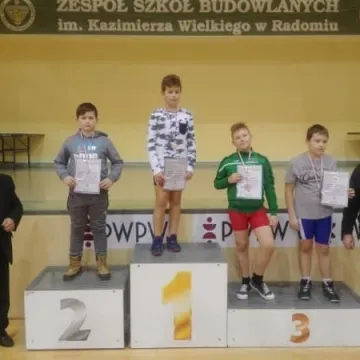 Zapaśnicy ZKS Radomsko z medalami 