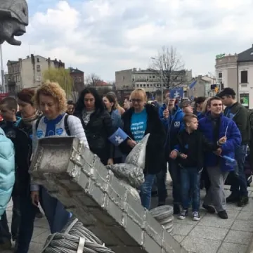 Pochód ulicami miasta - VII Radomszczańskie Dni Autyzmu