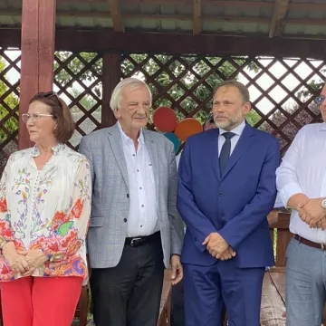 W Sudzinku otwarto nową drogę. Wstęgę przecinał m.in. wicemarszałek Sejmu RP