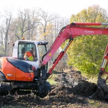 Trwa renowacja stawów w Strzałkowie