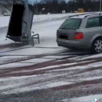 Drift na parkingu zakończył się wysokim mandatem karnym