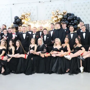 Studniówka uczniów „Drzewniaka” w Kobielach Wielkich