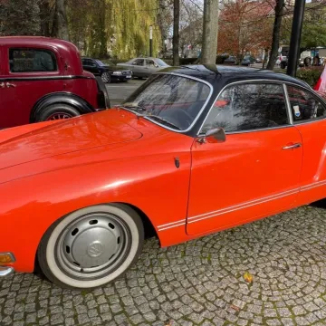 Centrum Radomska w zabytkowych samochodach