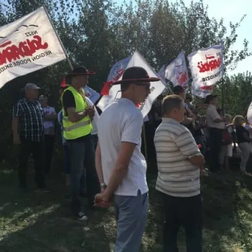 Pikieta przed siedzibą JYSK w obronie pracownika