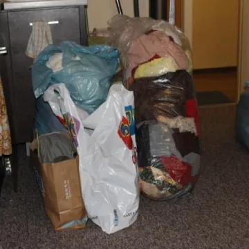 Studenci seniorzy pomagają potrzebującym