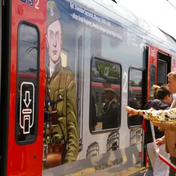 Pociąg „Warszyc” wjechał na peron w Radomsku