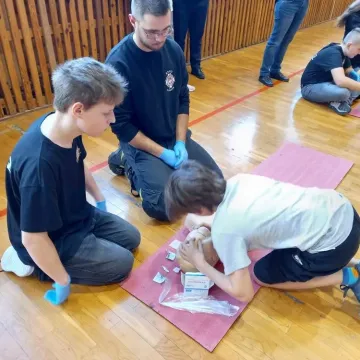 Strażacy z Kamieńska uczyli pierwszej pomocy