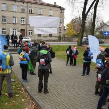 Wyruszyli na trasę VIII Pieszego Maratonu Niepodległości