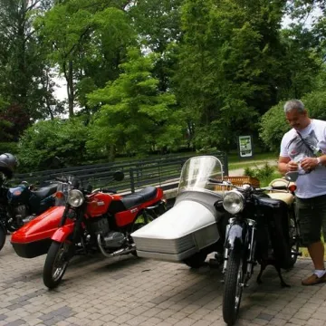 Zabytkowe pojazdy zaparkowały w Radomsku