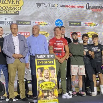 Ceremonia ważenia zawodników przed galą Korner Radomsko Boxing Night