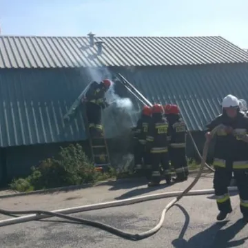 Pożar dachu w Stobiecku Szlacheckim