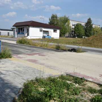 Urzędnicy przypominają, że ul. Łokietka w Radomsku to jeszcze plac budowy. I proszą o cierpliwość