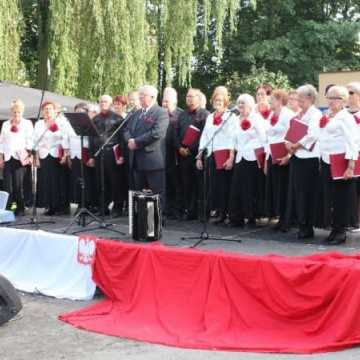 Patriotyczne pieśni w parku Świętojańskim