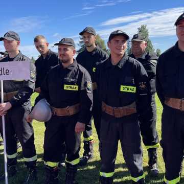 [WIDEO] Powiatowe Zawody Sportowo-Pożarnicze OSP w Kamieńsku: rywalizacja na najwyższym poziomie