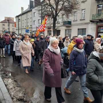 [WIDEO] Orszak Trzech Króli 2025 w Radomsku. „Kłaniajcie się królowie!”