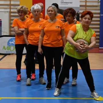 Sportowe zmagania seniorów w Radomsku. Była rywalizacja i integracja