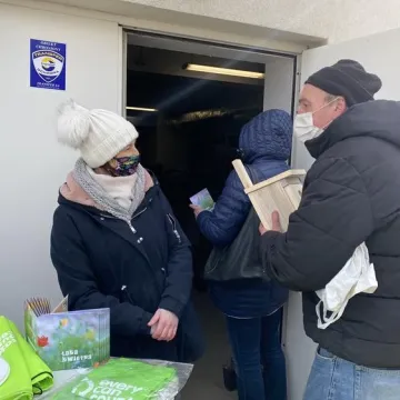 Oddali puszki, otrzymali sadzonki